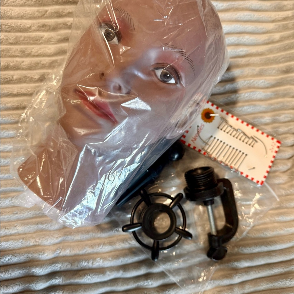 Bald mannequin head for wigs making, styling, makeup training.